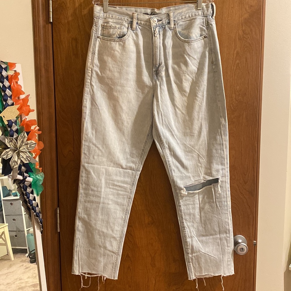 High rise light wash American Eagle distressed jeans